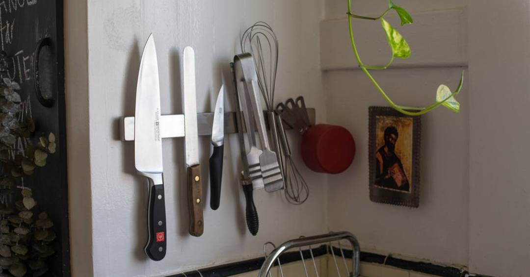 Com Utensílios à Mostra em Barras Magnéticas - detalhe