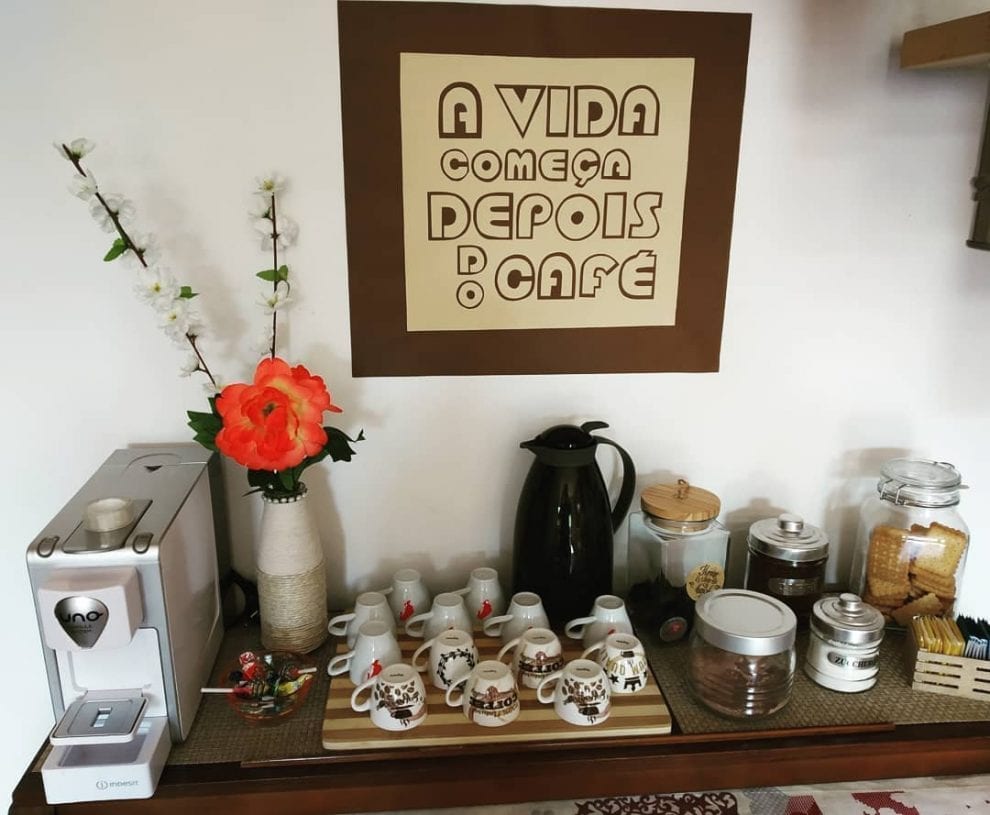 Cantinho do Café Aconchegante com Cestos de Vime - detalhe