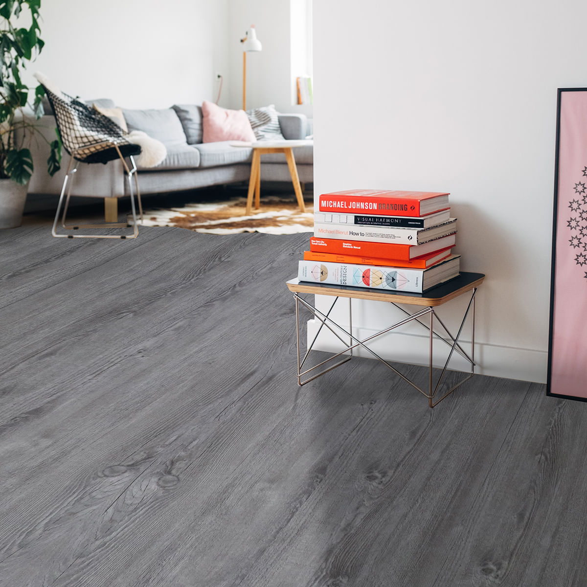 Modernidade Urbana: Piso Laminado Cinza Que Imita Madeira - ideia