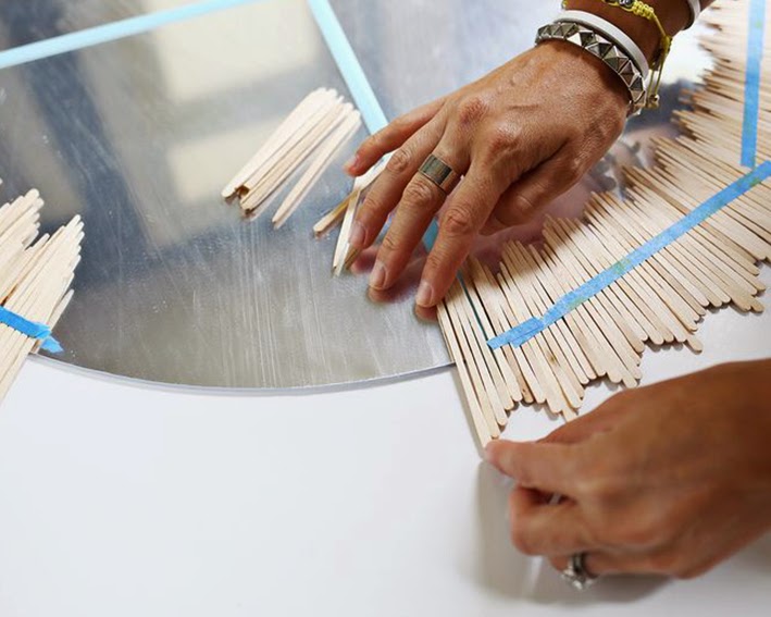 Espelho Turbinado com Moldura de Palitos de Picolé - ideia