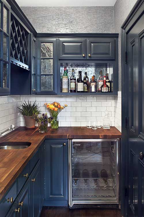 Cozinha Azul Navy com Detalhes em Corda Náutica e Cobre - detalhe
