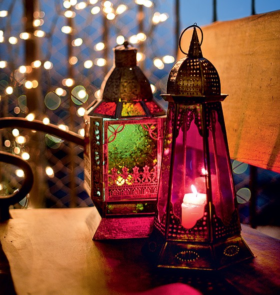 Luz e Sombra: Decoração Dramática com Velas e Lanternas - ideia