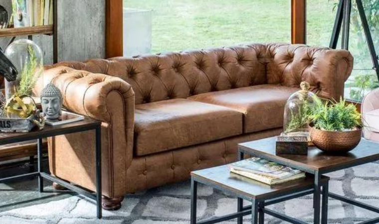 Sofá com Capitonê e Pés Palito: Vintage Repaginado! - detalhe