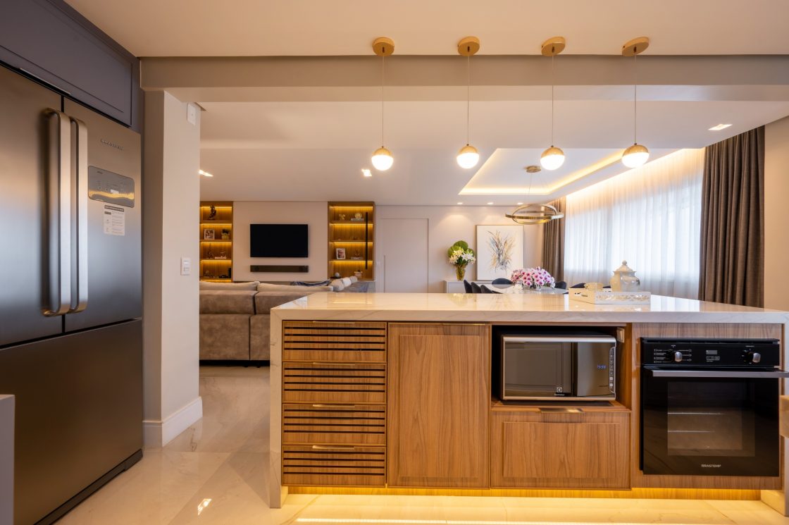 Cozinha Integrada com Ilha Central e Detalhes Industriais - inspiração