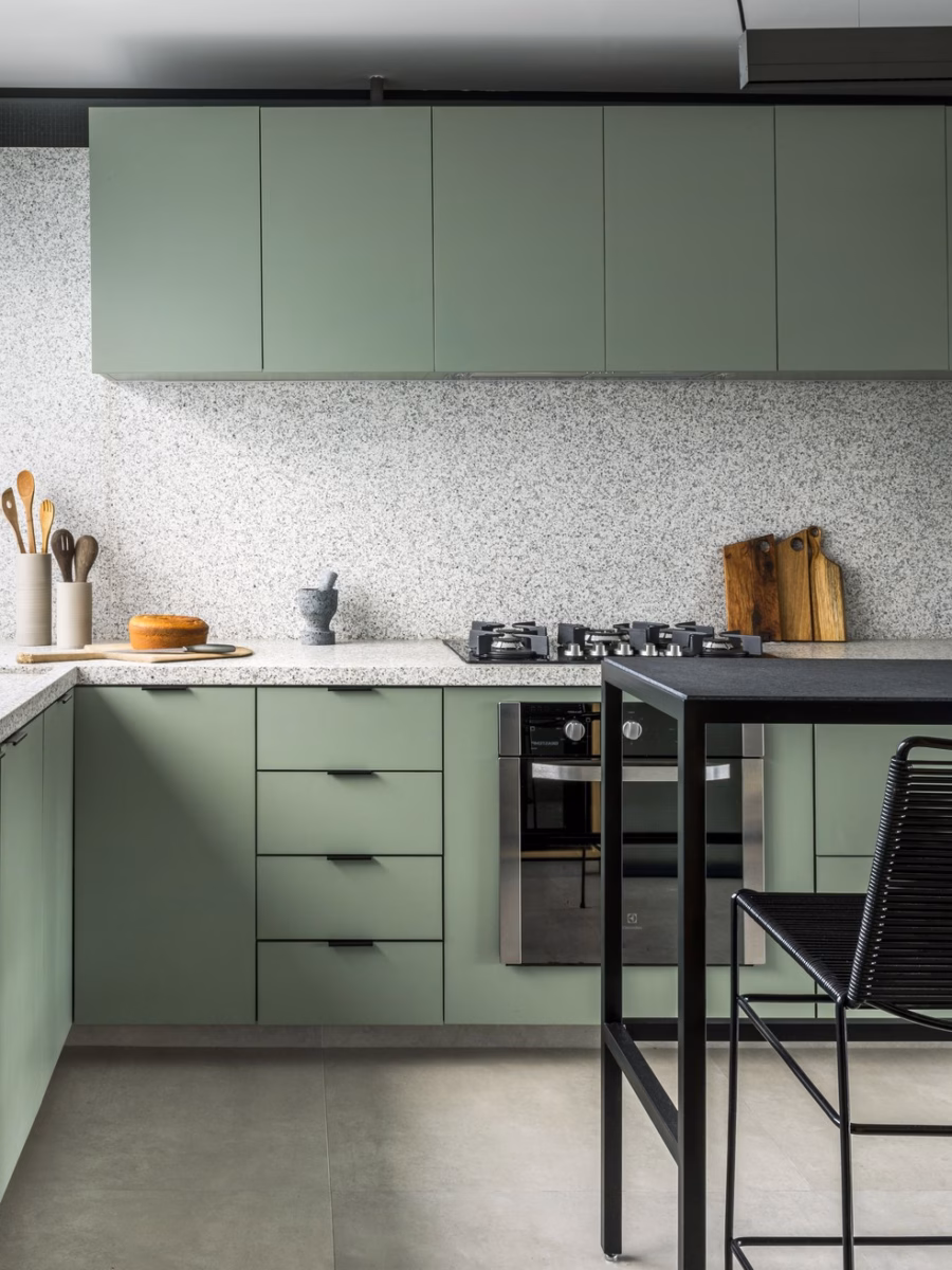 Frescor e Delicadeza: Verde Menta e Branco Off-White para um Quarto dos Sonhos - detalhe