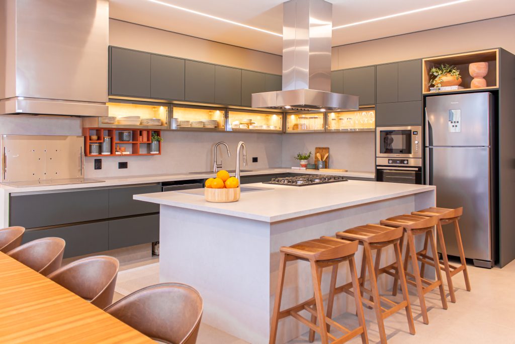 Cozinha Planejada com Detalhes em Cobre: Elegância e Sofisticação na Medida Certa - inspiração