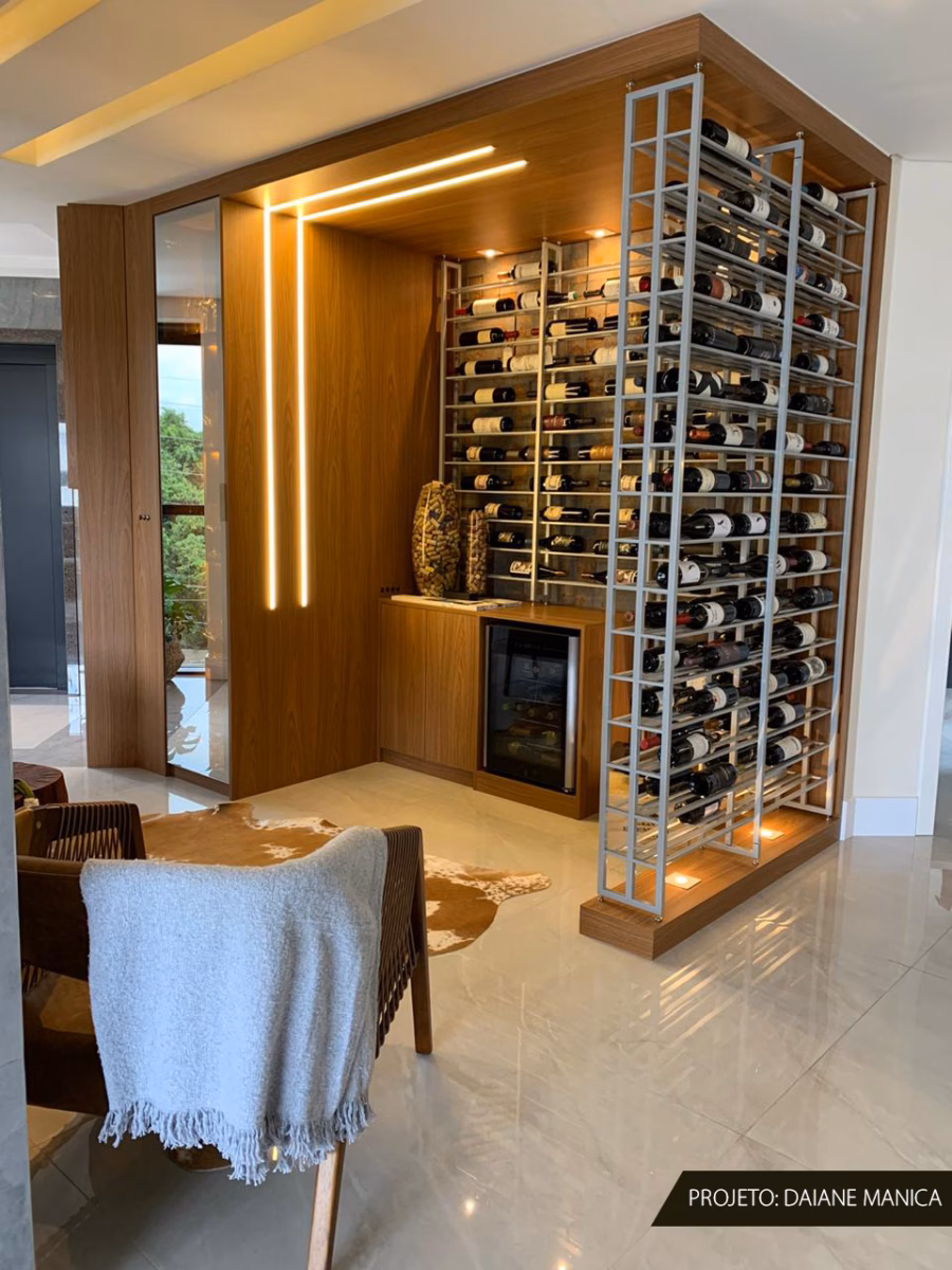 Cristaleira Bipartida com Adega Climatizada: Para os Amantes de Vinho - inspiração