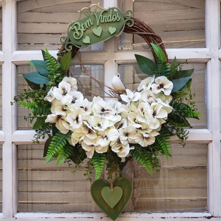 Com Guirlandas de Flores Naturais: Um Toque Romântico e Delicado - detalhe