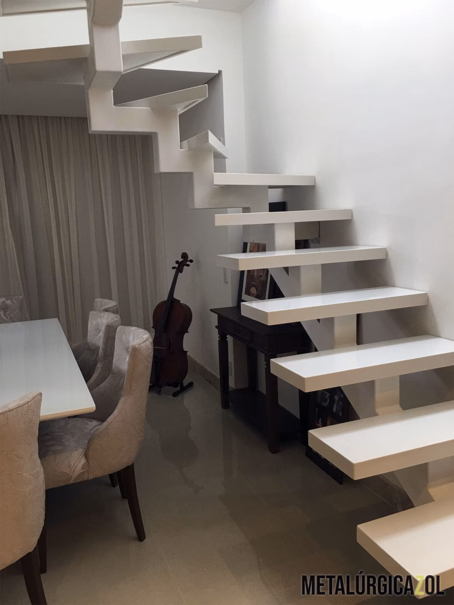 Iluminação Estratégica embutida nos Degraus: Efeito Cênico e Sofisticado - ideia