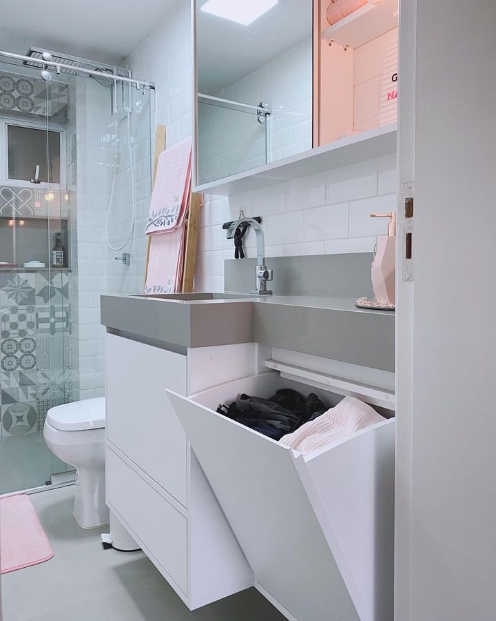 Gabinete de Banheiro com Cesto de Roupa Embutido: Praticidade e Organização Inteligente - inspiração