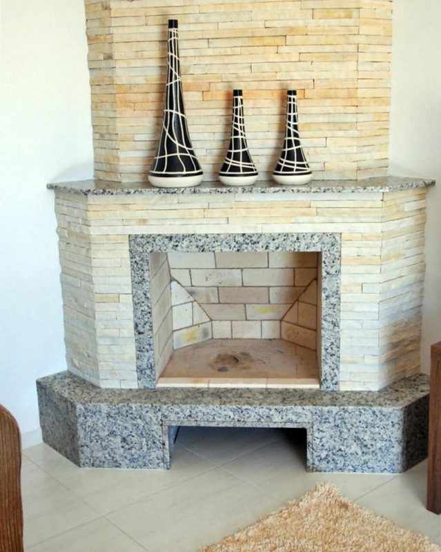 Lareira Revestida em Granito Cinza: Aconchego e Design - detalhe