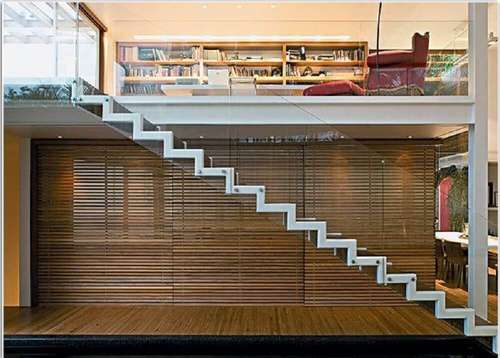 Guarda Corpo de Vidro com Detalhes em Madeira para um Toque Aconchegante - ideia