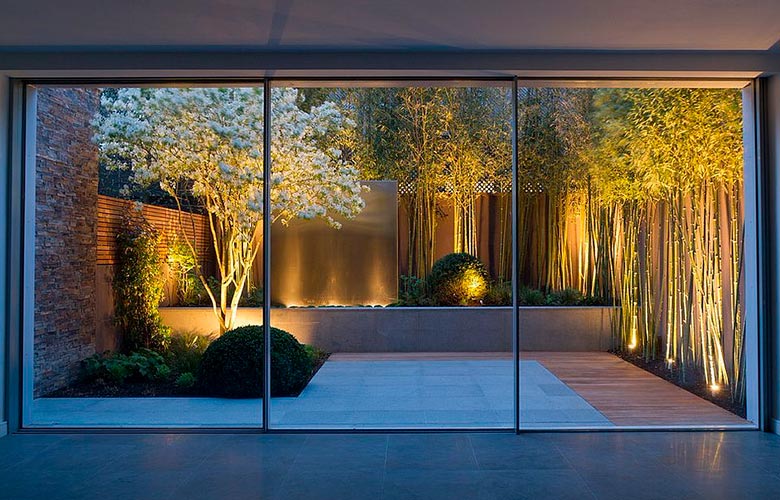 Jardim de Inverno Romântico Iluminado com Luzes Amarelas - inspiração