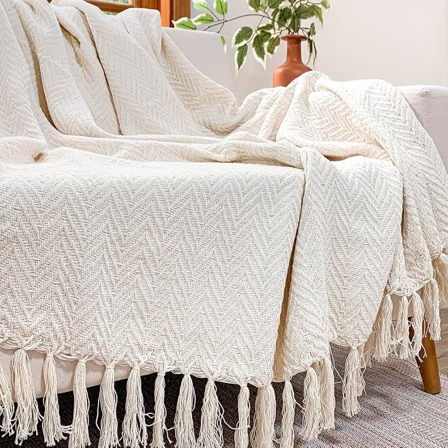 Manta Lisa em Tons Neutros para um Sofá Minimalista - ideia