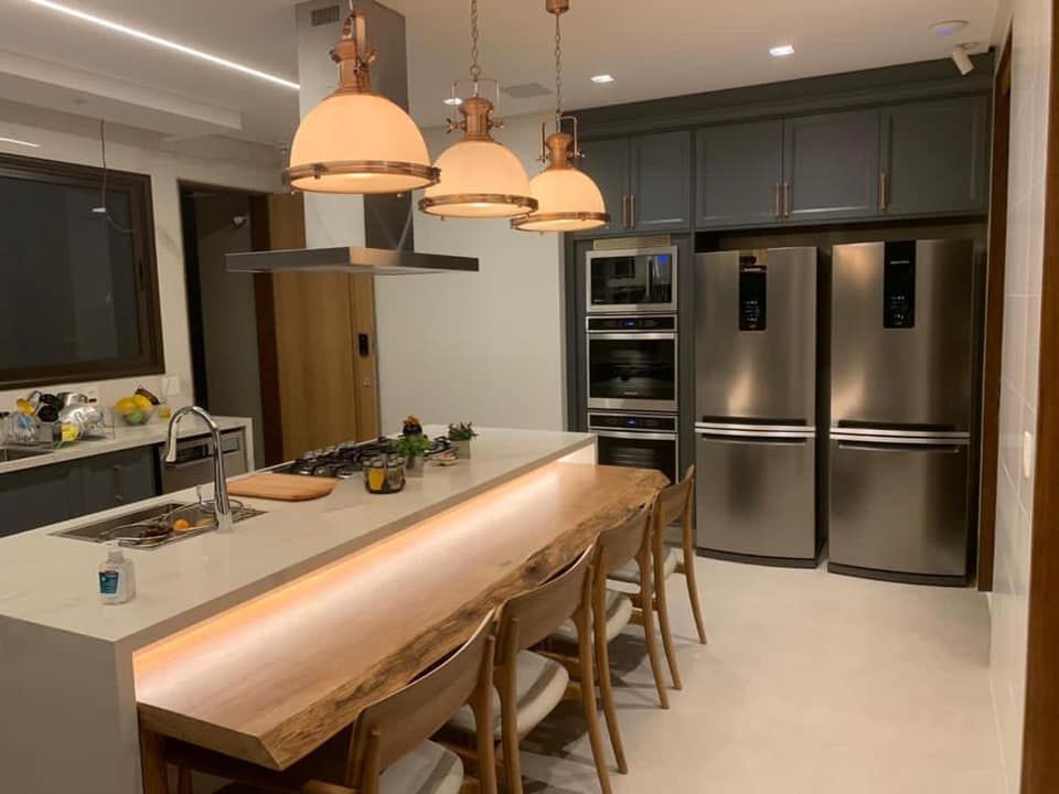 Mesa Embutida na Bancada: Integração Inteligente e Moderna! - inspiração