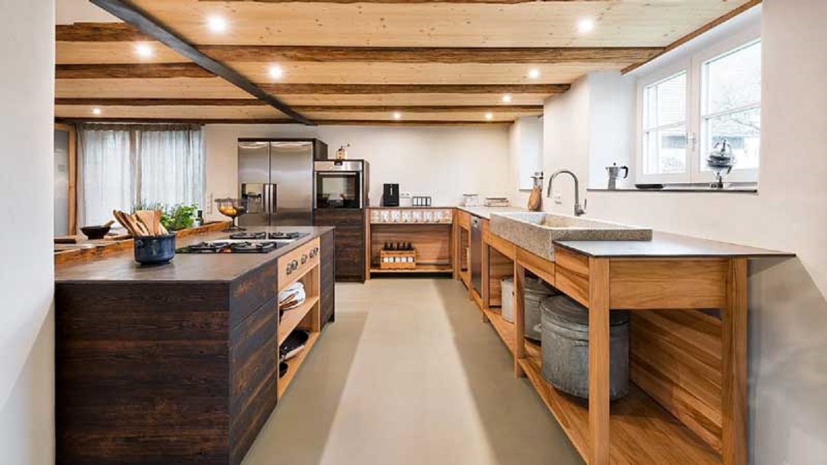 Cozinha Aconchegante com Detalhes em Madeira de Demolição - inspiração