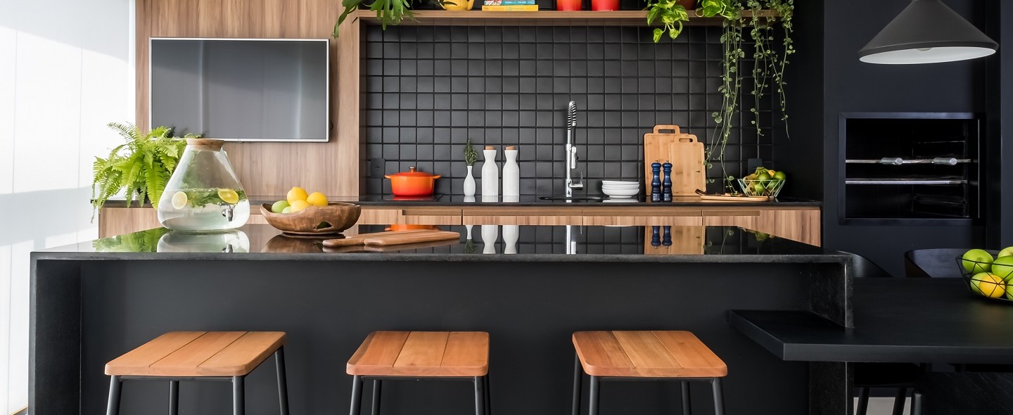 Varanda Gourmet Decorada com Cimento Queimado e Decoração Minimalista: Modernidade e Praticidade! - ideia