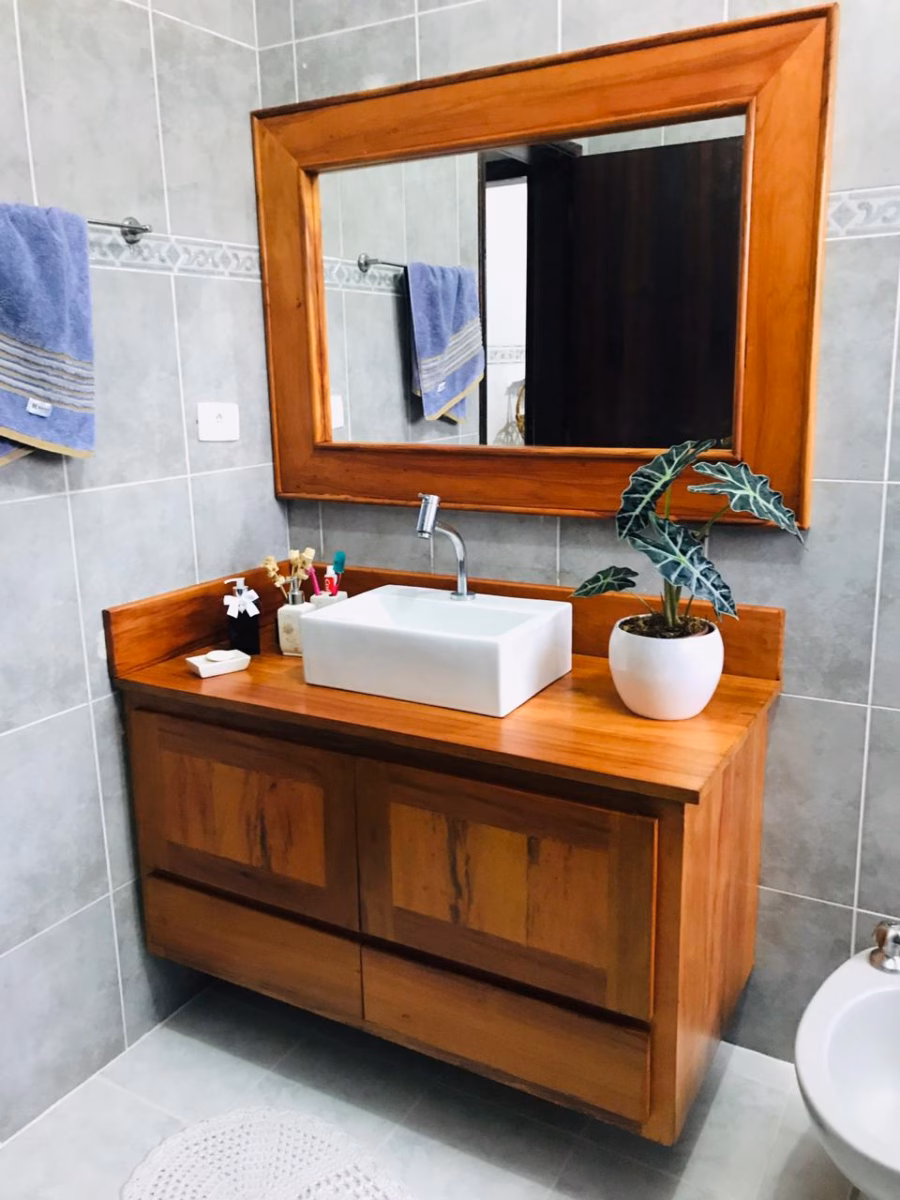 Armário de Banheiro Rústico com Madeira de Demolição: Charme e Sustentabilidade! - ideia