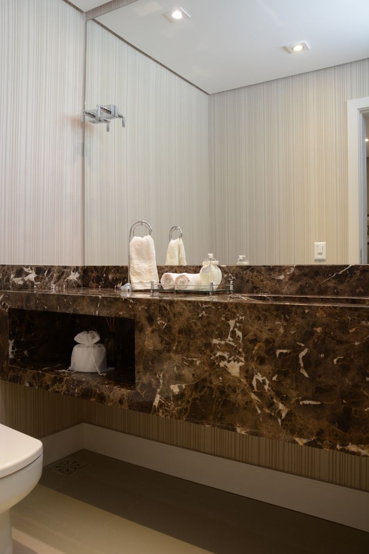 Marrom Imperial Exuberante: Luxo e Sofisticação em Banheiros com Banheira - inspiração