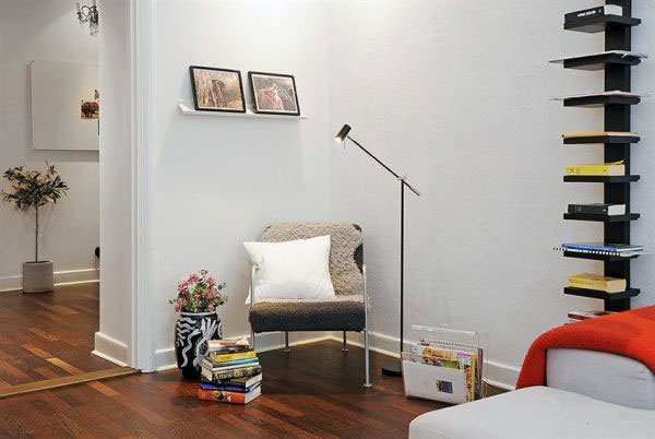 Canto de Leitura com Poltrona Suspensa e Iluminação Direcionada - detalhe