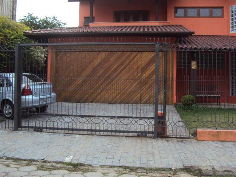 Portão Desempenado com Design Minimalista e Aberturas Geométricas: Toque Contemporâneo - ideia