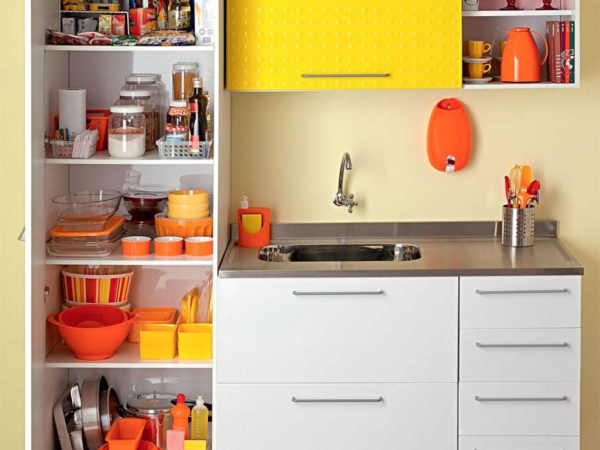 Armários Funcionais com Etiquetas Personalizadas - inspiração