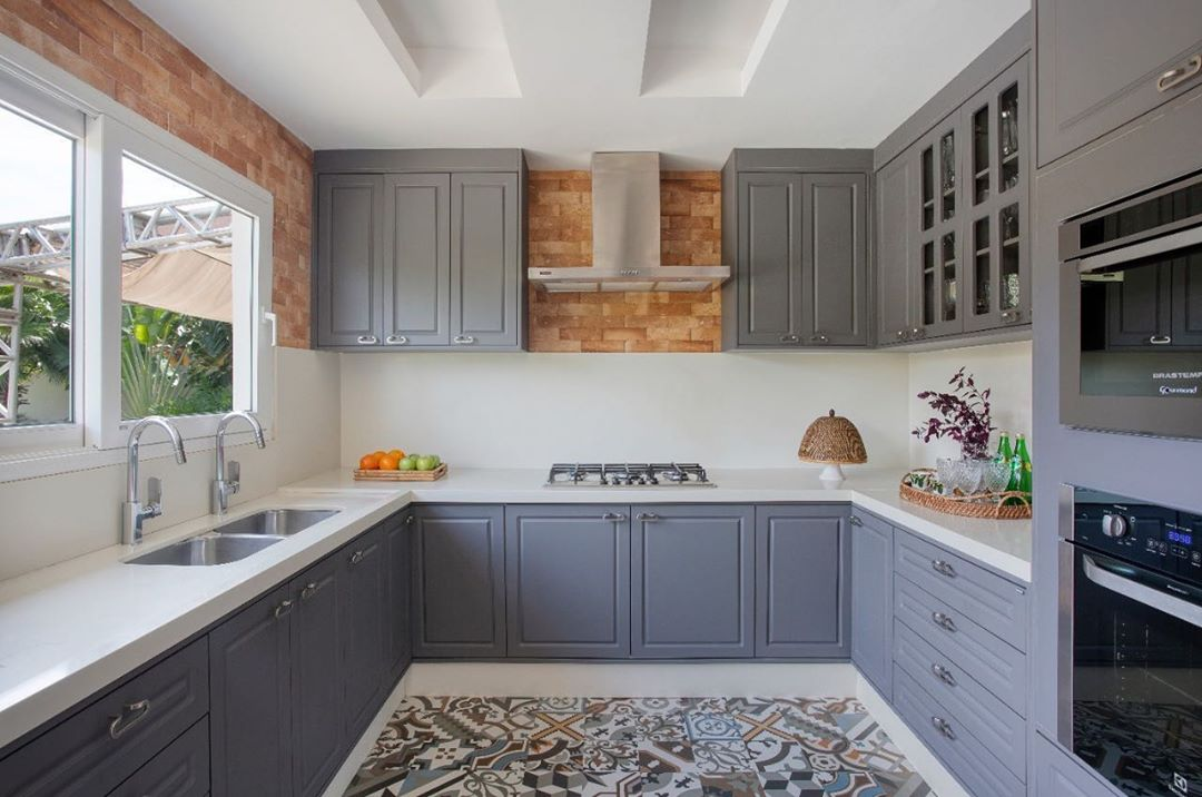 Com Azulejos Geométricos: Uma Explosão de Cor e Estilo - detalhe