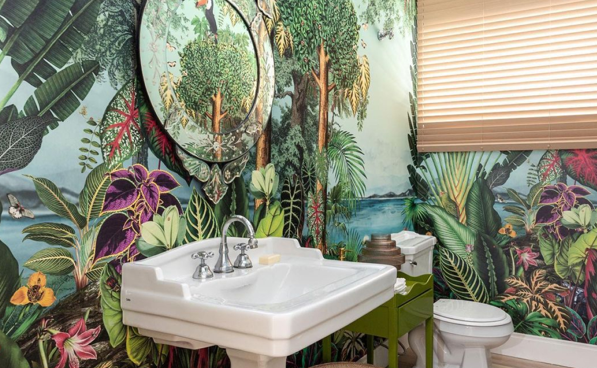 Banheiro Romântico com Papel de Parede Floral - ideia