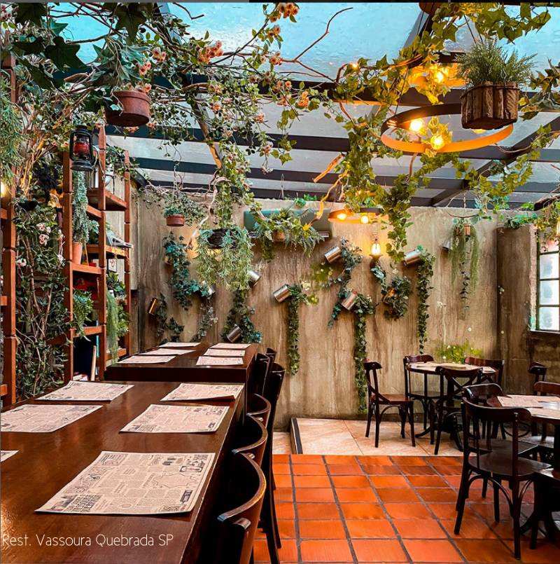 Bar Temático Botânico: Decoração com Plantas e Elementos Naturais - inspiração