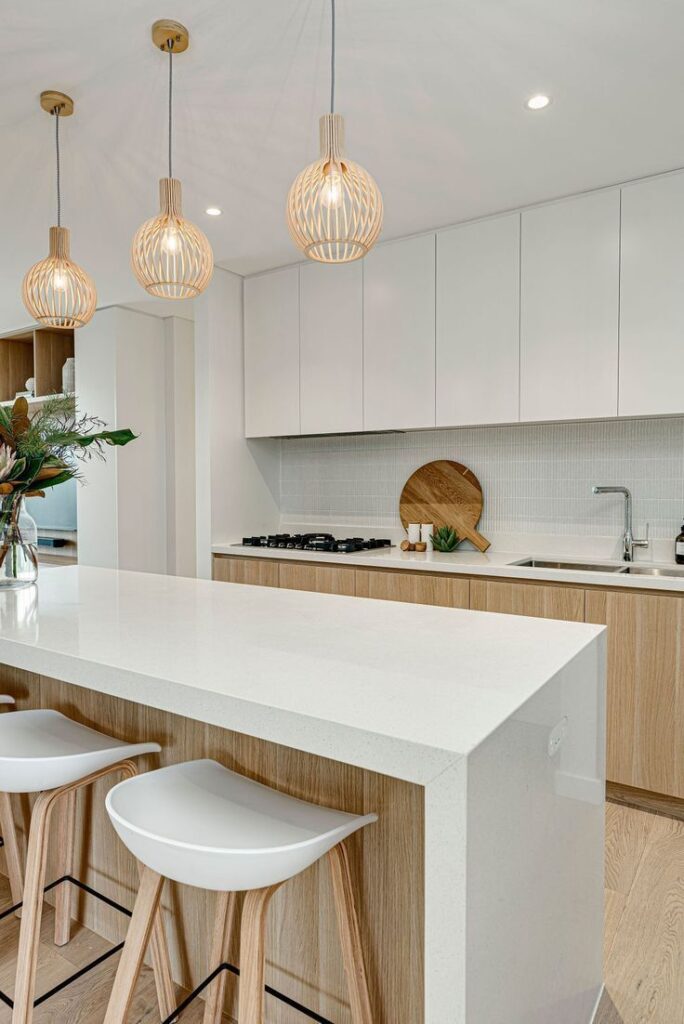 Em Estilo Clean com Detalhes em Madeira Clara: Minimalismo Aconchegante - ideia