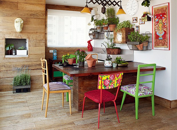 Mini Horta Vertical: Verde e Frescor na Sua Varanda Gourmet - detalhe