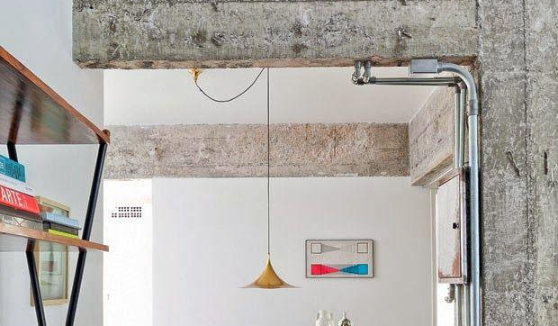 Eletroduto Aparente no Banheiro: Detalhe Inusitado e Funcional - detalhe