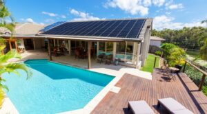 Piscina Aquecida com Energia Solar: Luxo Sustentável ao Seu Alcance - detalhe