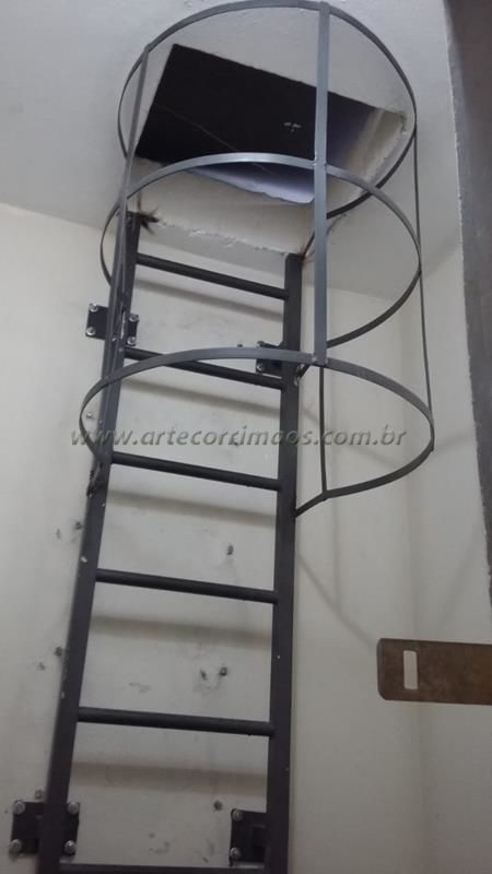 Escada Marinheiro Personalizada com Grafite Artístico: Uma Expressão Urbana - detalhe