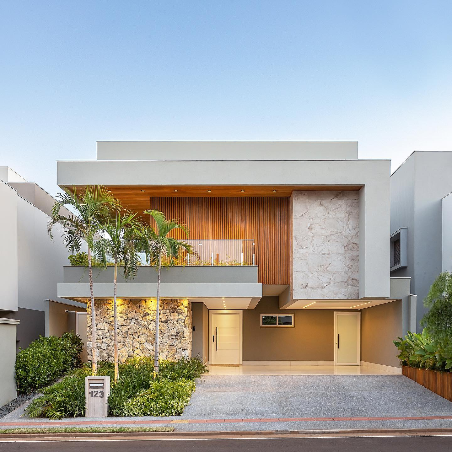 Fachada Clean com Alumínio e Travertino - ideia