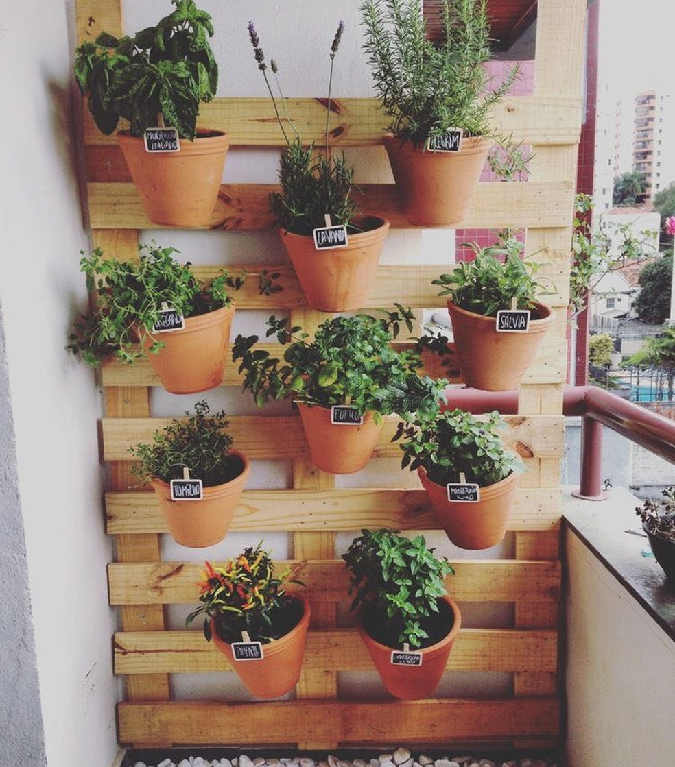 Vasos de Barro Empilhados: Um Toque Clássico e Funcional - inspiração