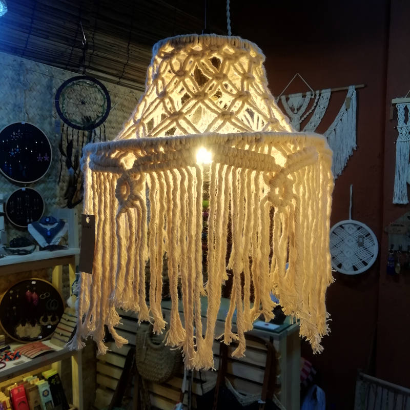 Luminárias Pendentes de Macramê: Toque Boho e Textura Aconchegante - inspiração