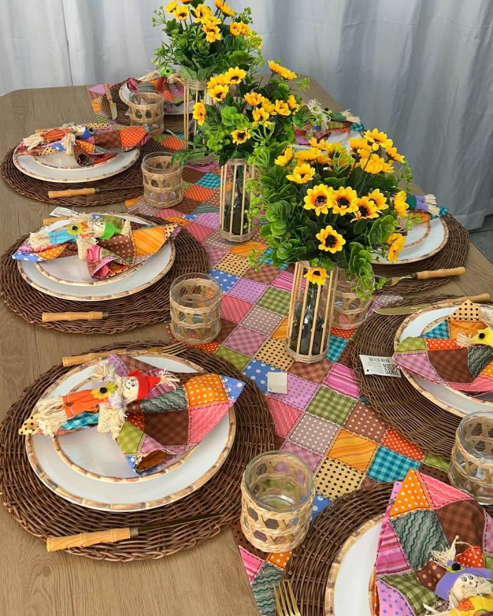 Mesa Posta Temática com Decoração Festiva - inspiração