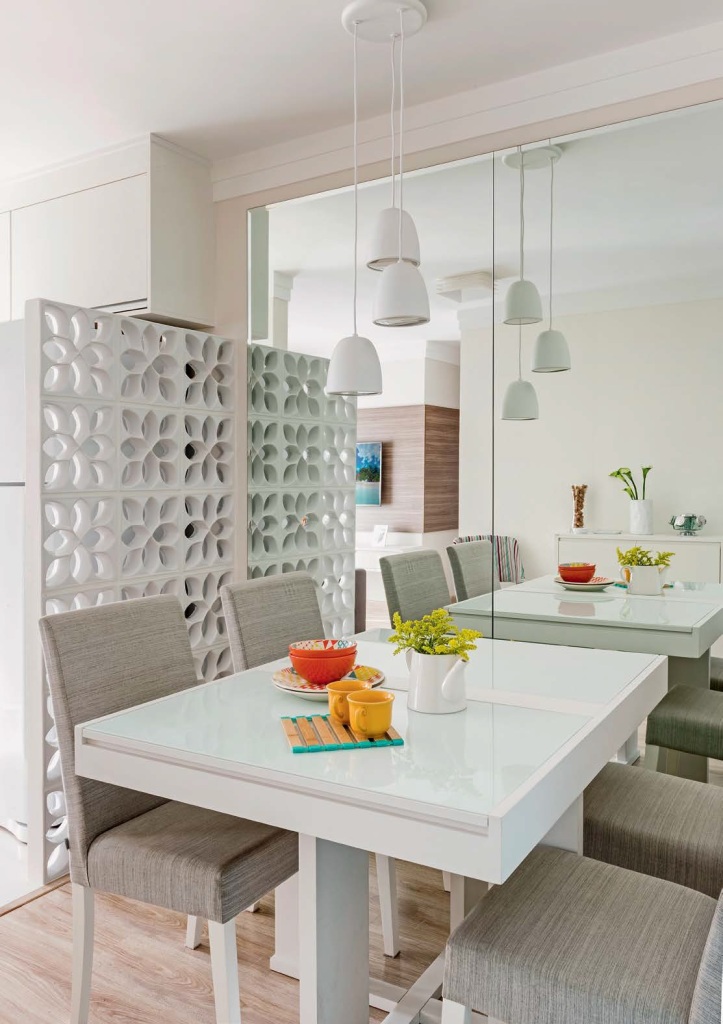 Com Espelho: Ampliando Espaços e Refletindo Luz - detalhe