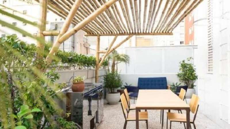 Pergolados com Cobertura de Bambu: Sombra Fresca e Design Exótico - ideia
