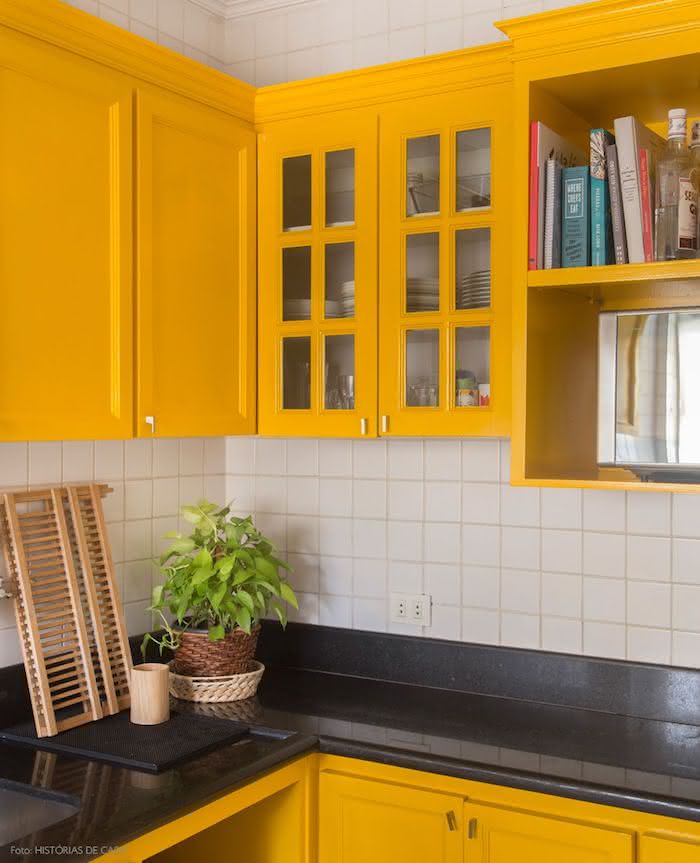 Armário de Cozinha com Pintura Lousa para Recados e Desenhos - inspiração