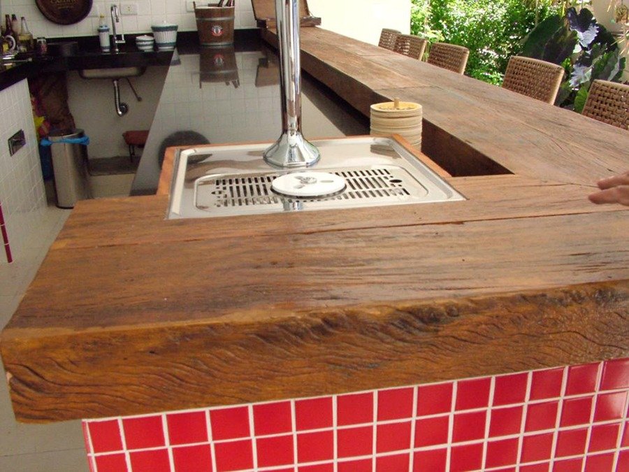 Bancada de Cozinha de Madeira de Demolição: Rústica, Sustentável e Cheia de História - ideia