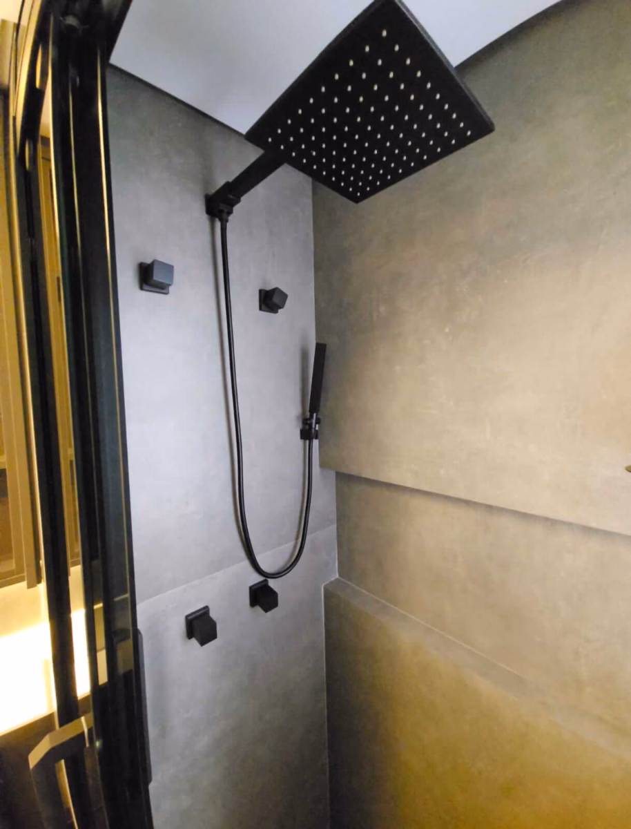 Chuveiro Minimalista Preto Fosco: Design Moderno e Impactante - ideia