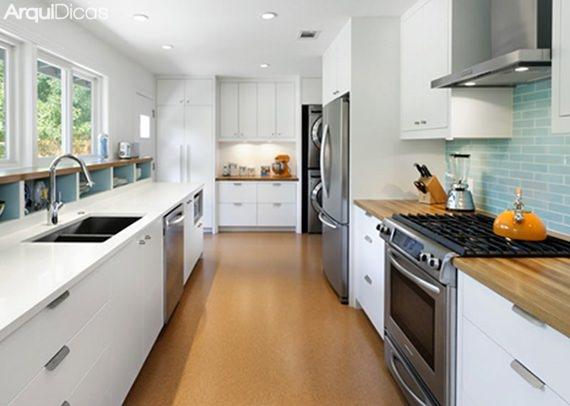 Cozinha Corredor com Eletrodomésticos Vintage e Charmosos - inspiração