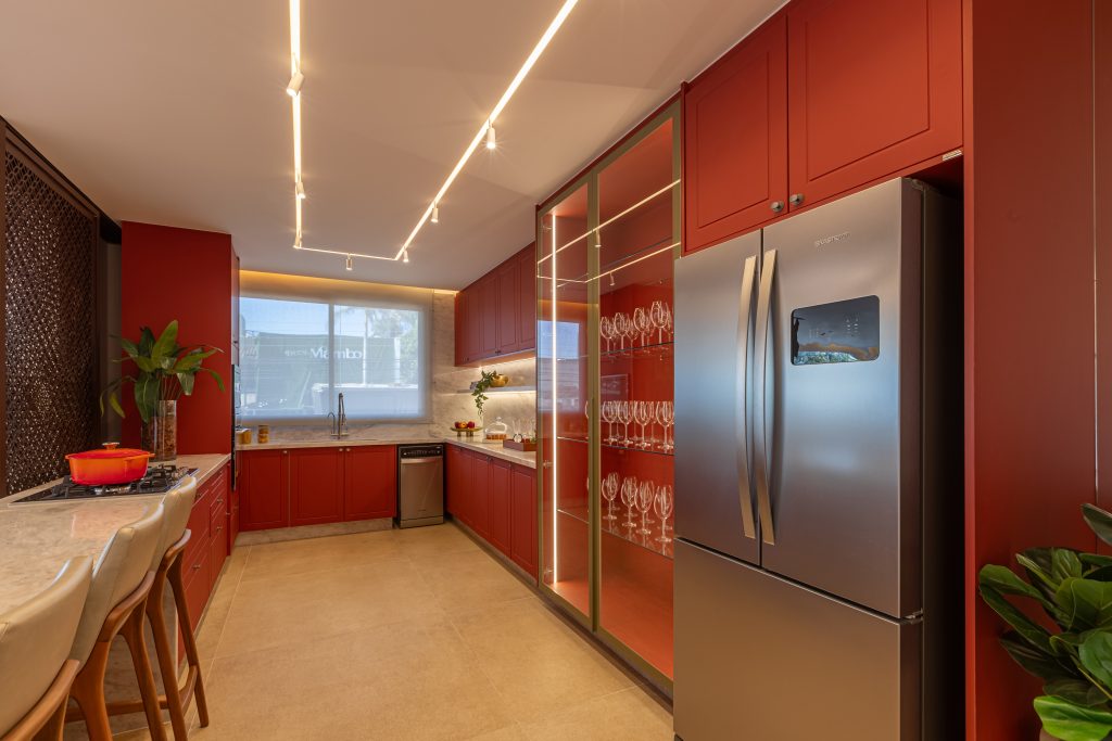 Cozinha Planejada com Detalhes em Cobre: Elegância e Sofisticação na Medida Certa - ideia