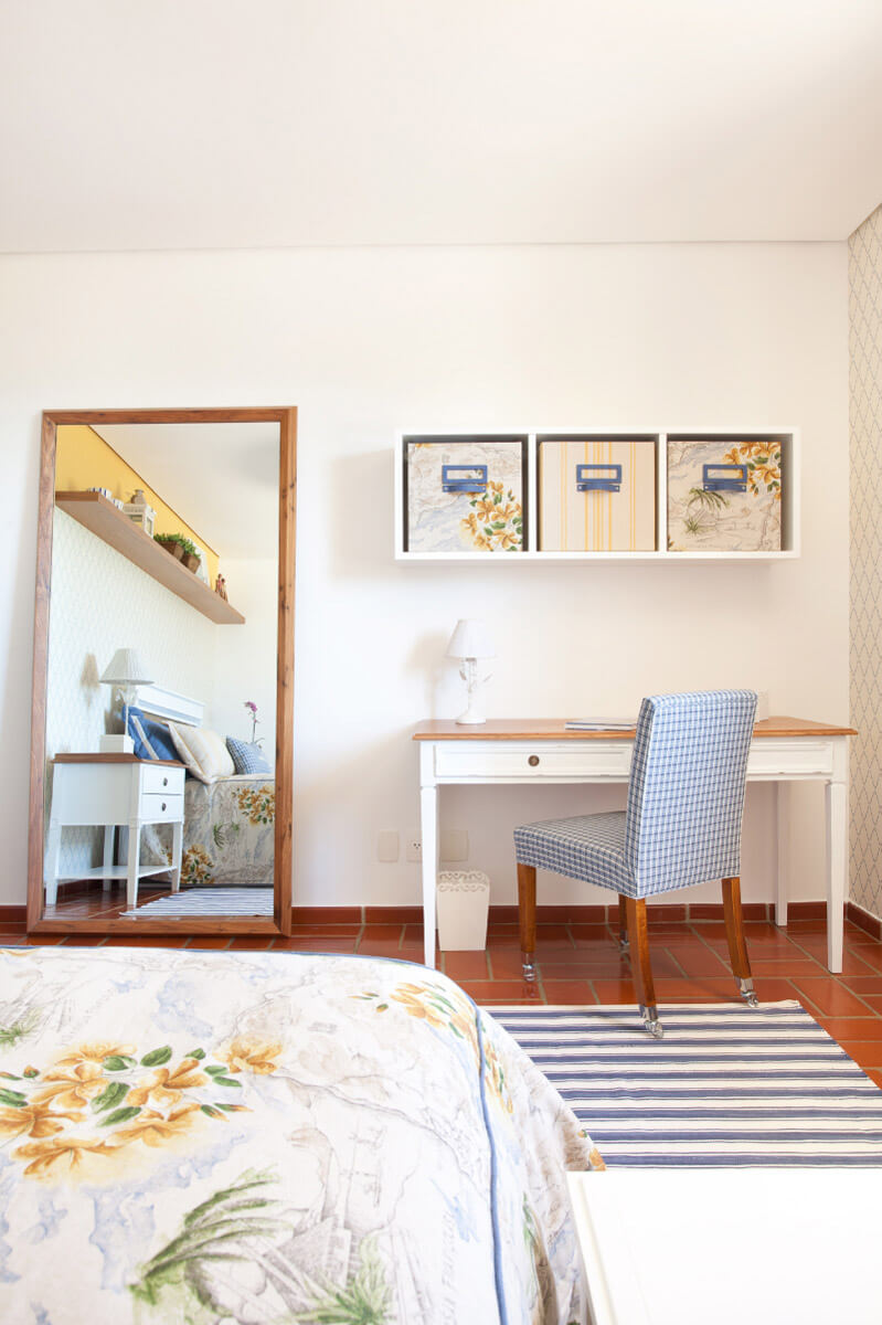 Nichos com Espelho no Fundo: Ampliando Espaços e Refletindo Estilo - detalhe