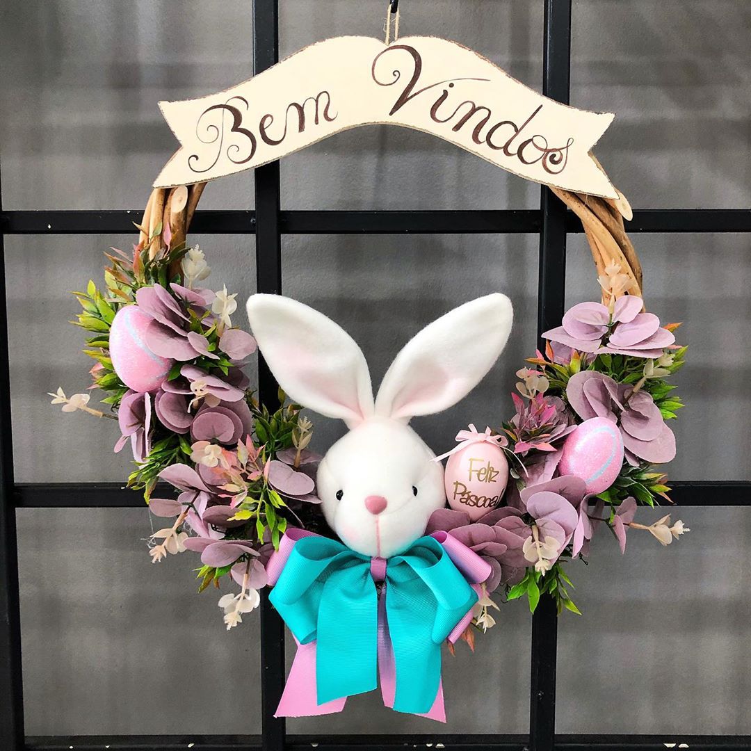 Guirlanda de Páscoa com Pompons Coloridos: Alegria e Diversão na Porta - detalhe