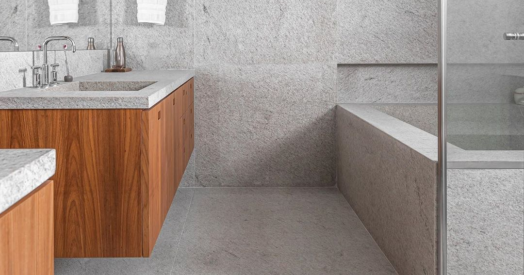 Bancada de Banheiro em Granito Cinza com Acabamento Escovado: Toque Natural - ideia