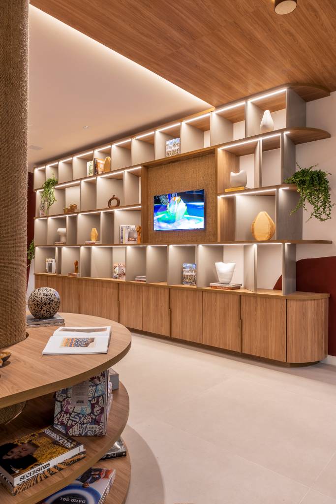 Nichos Assimétricos Coloridos: Uma Explosão de Personalidade na Parede - inspiração