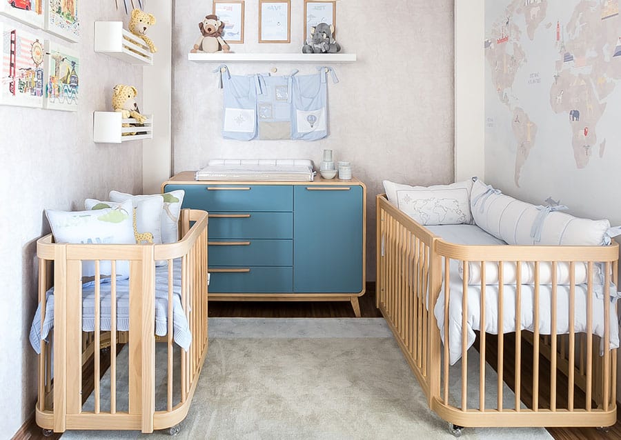 Quarto de Bebê Pequeno com Enxoval Colorido e Vibrante - detalhe